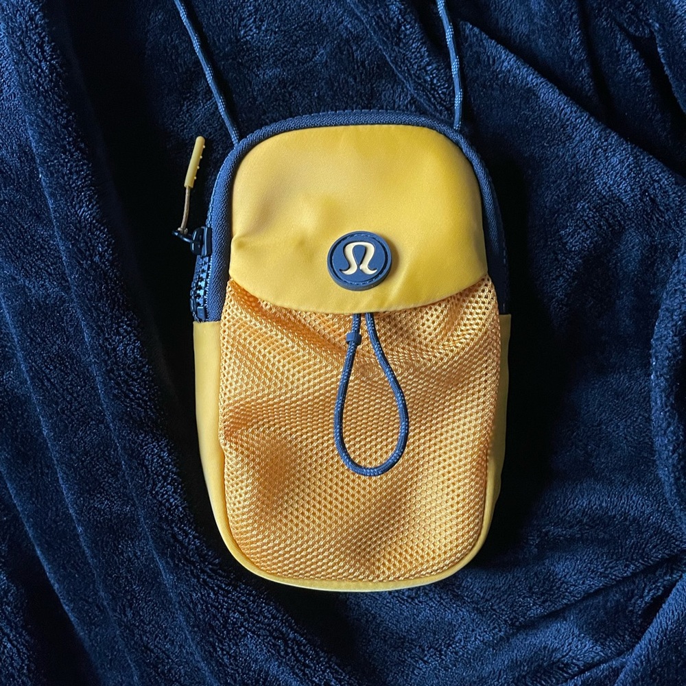 Brand new lululemon women’s cross body